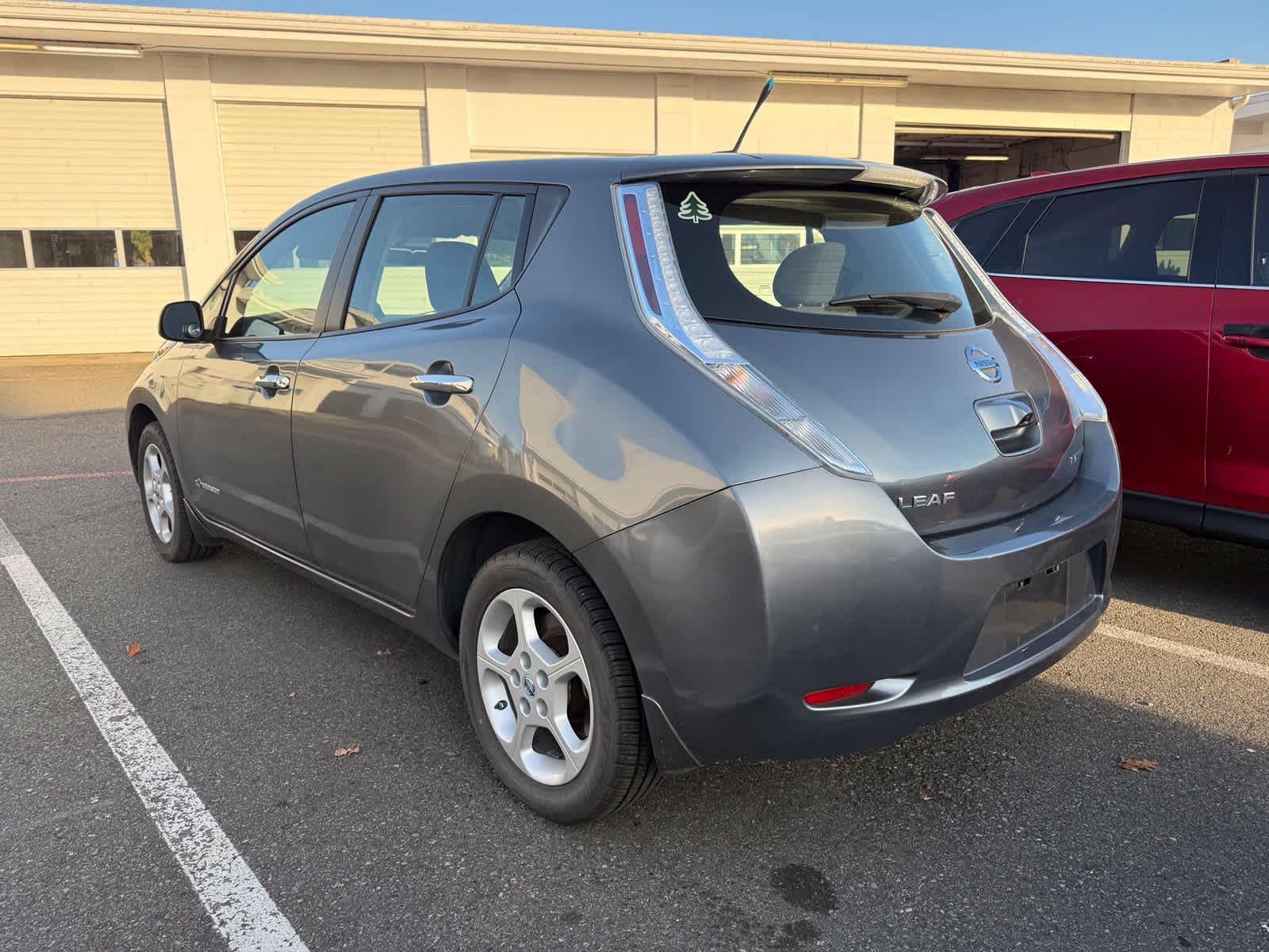 Used 2014 Nissan LEAF SV with VIN 1N4AZ0CP3EC335963 for sale in Bellevue, WA