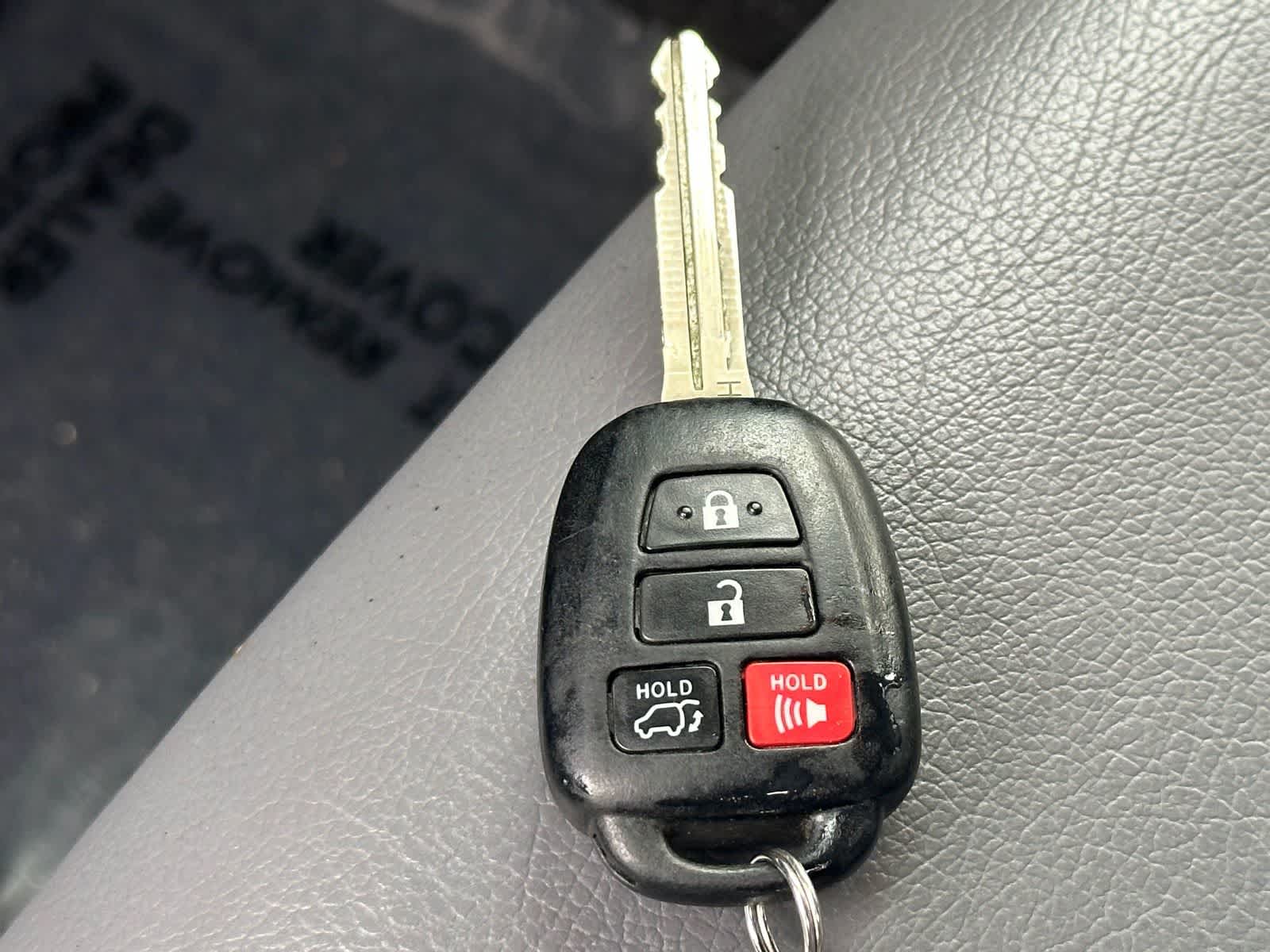 Thumbnail: 2015 Toyota RAV4 - 28