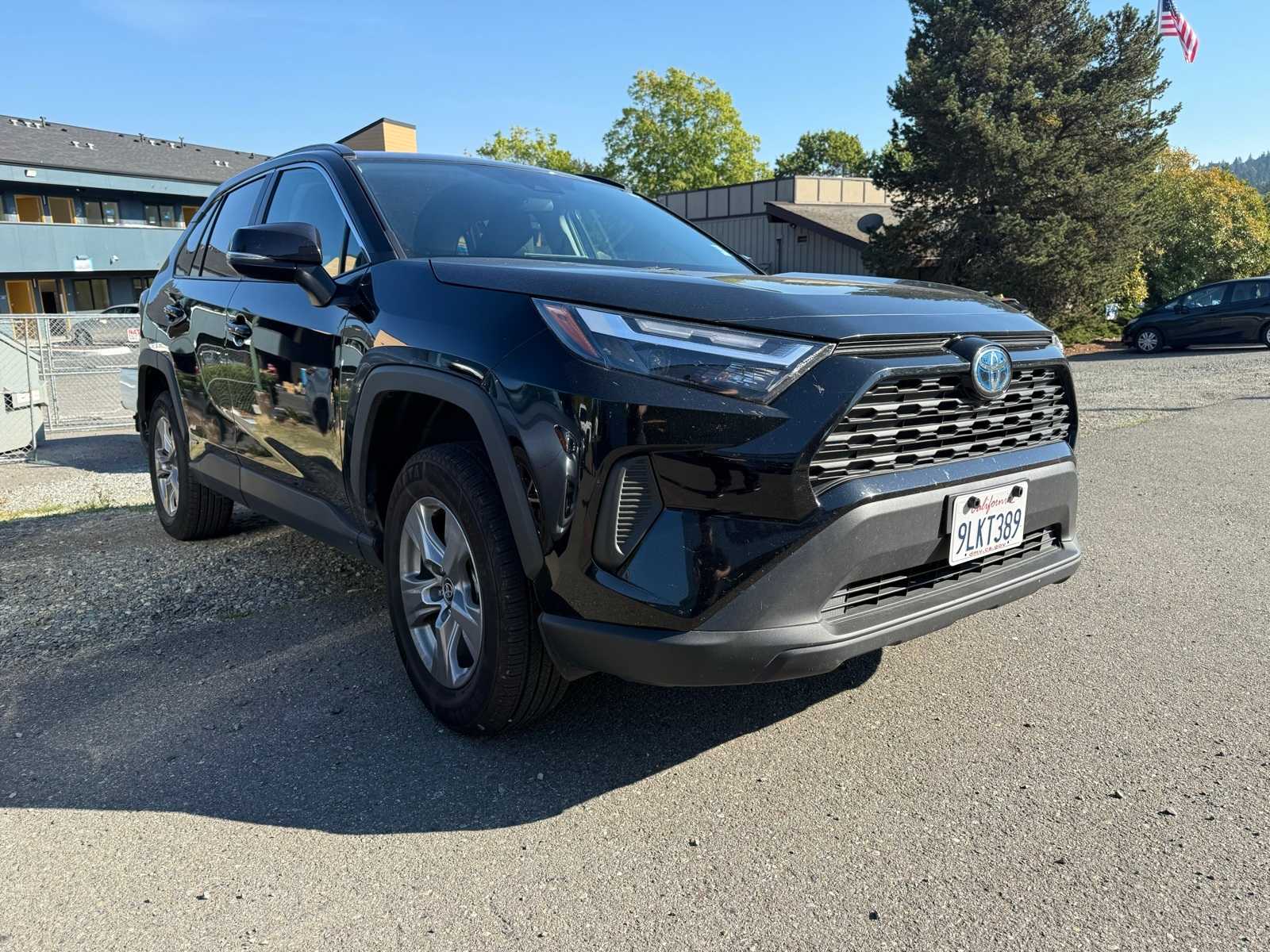 2024 Toyota RAV4 Hybrid XLE photo 3