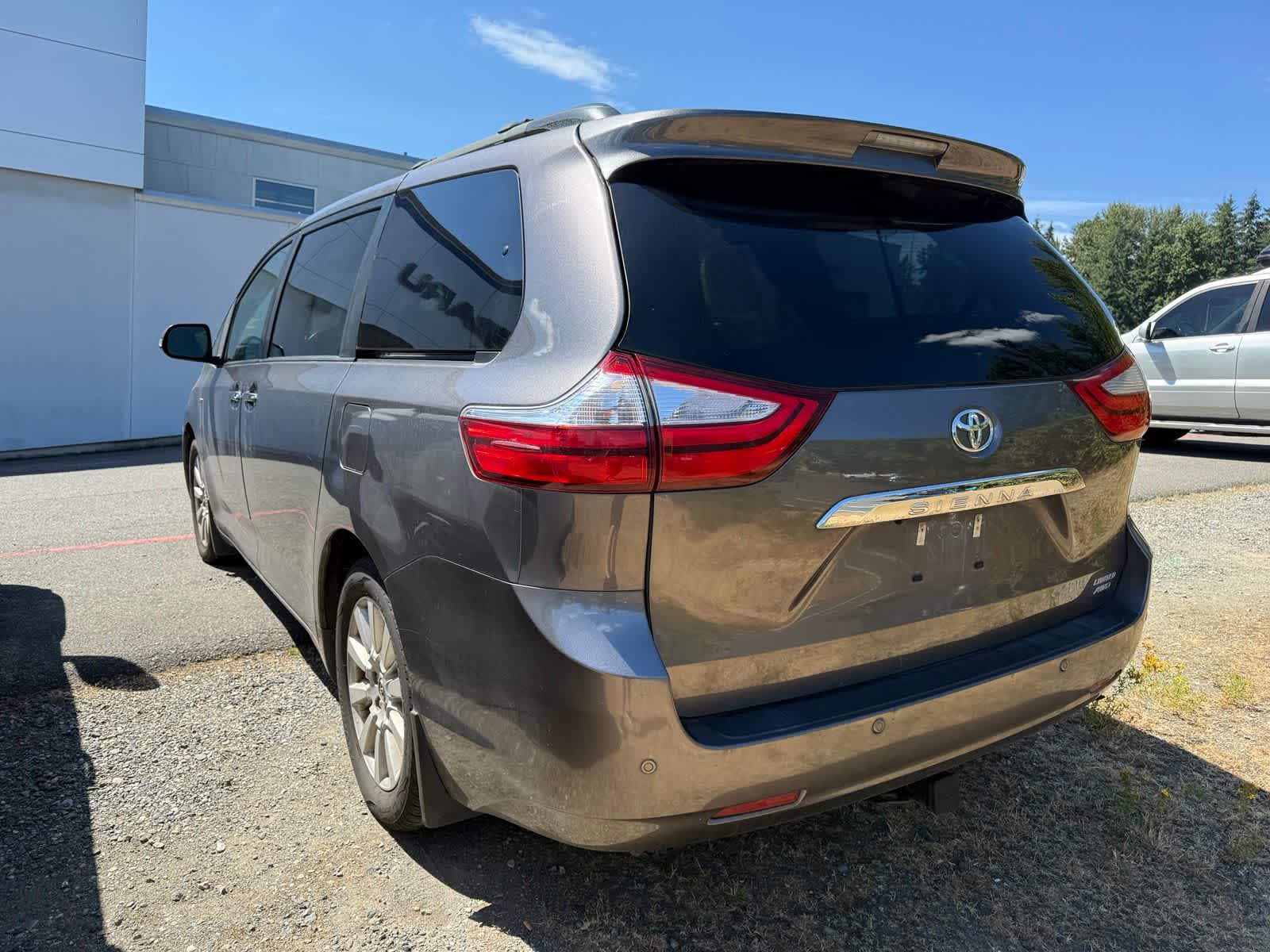 Thumbnail: 2017 Toyota Sienna - 2