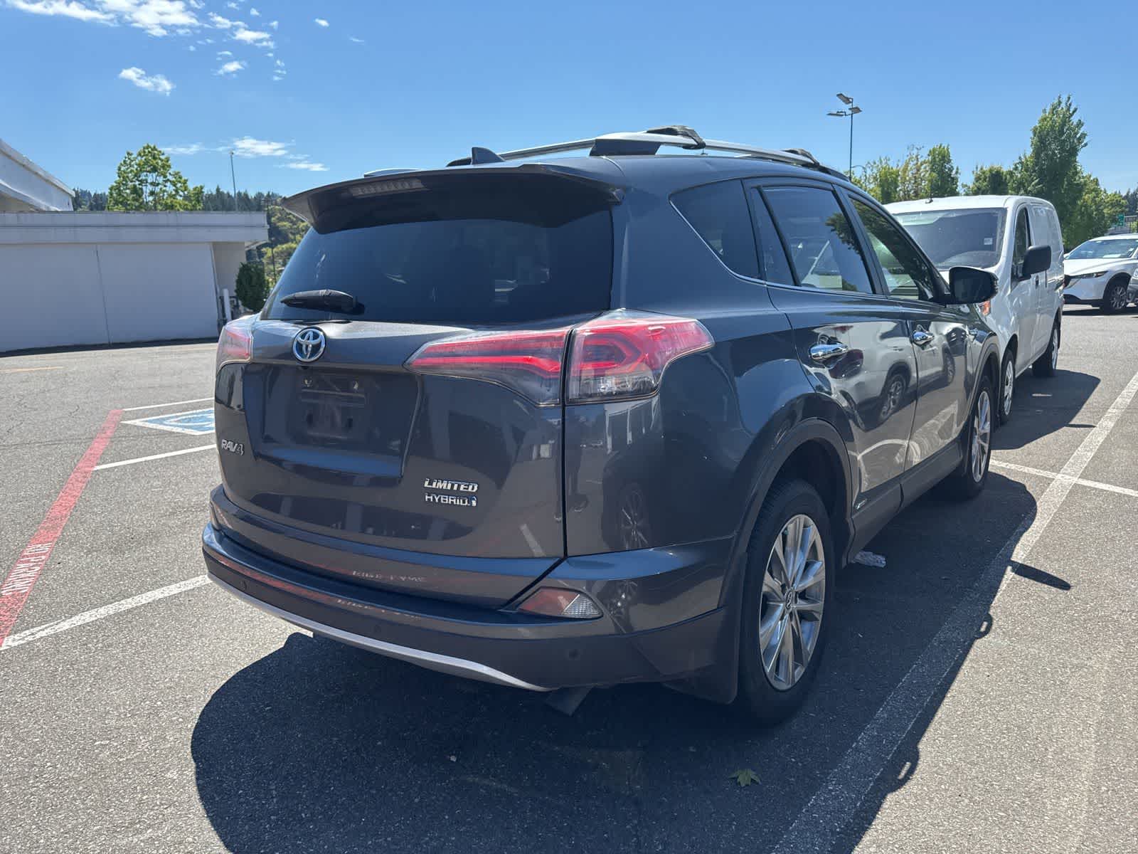 Thumbnail: 2016 Toyota RAV4 - 3