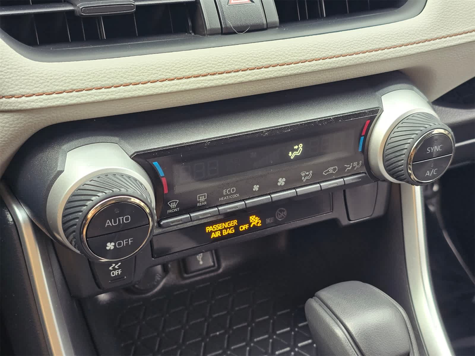 Thumbnail: 2020 Toyota RAV4 - 16