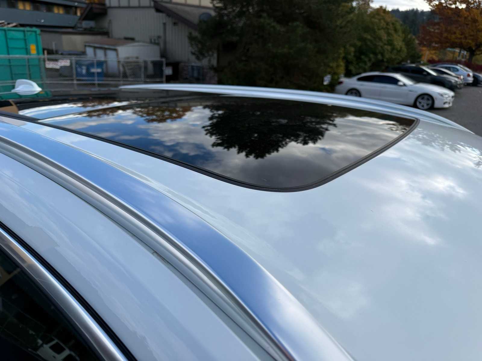 2022 Volvo XC60 Recharge Hybrid eAWD Inscription photo 4