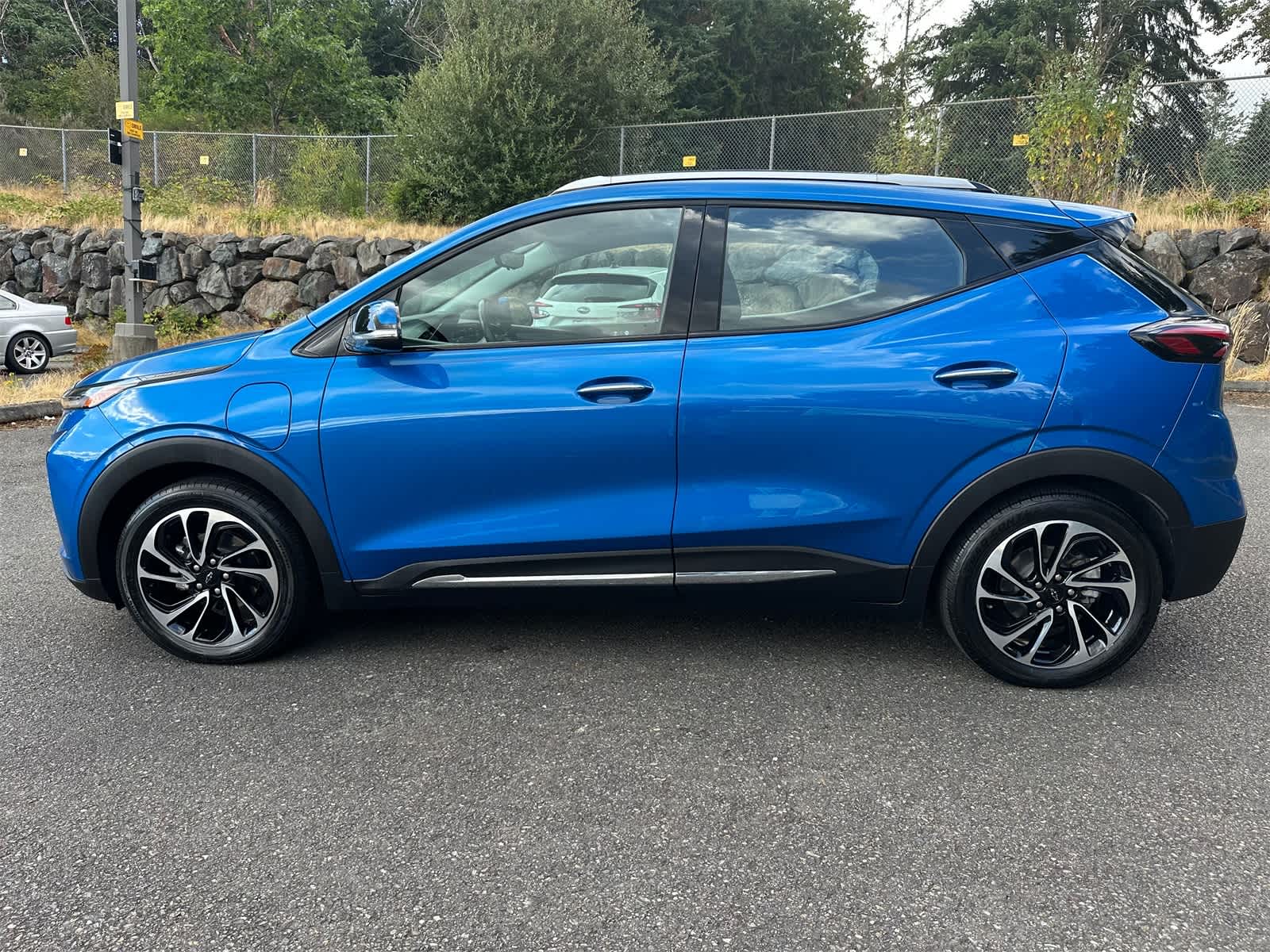 Used 2022 Chevrolet Bolt EUV Premier with VIN 1G1FZ6S01N4120382 for sale in Bellevue, WA