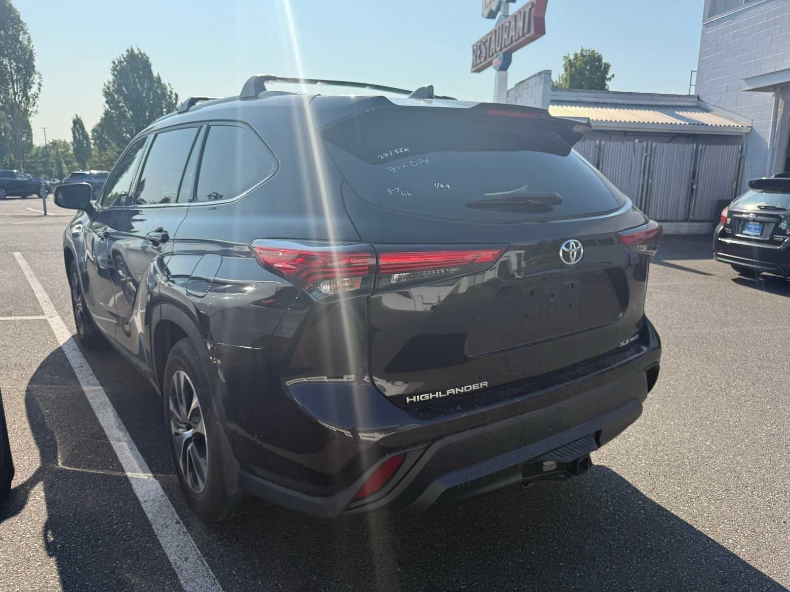 Used 2022 Toyota Highlander XLE with VIN 5TDHZRBH3NS233648 for sale in Bellevue, WA
