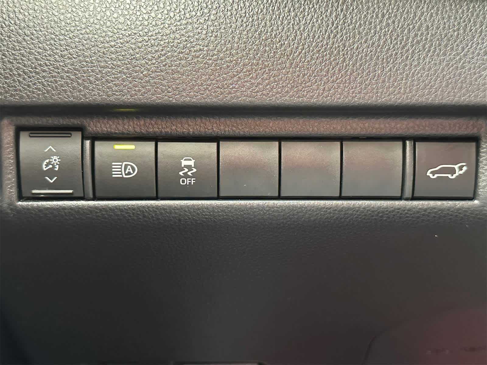 Thumbnail: 2022 Toyota Venza - 21