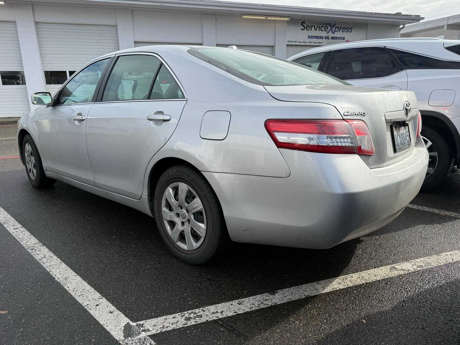 2011 Toyota Camry LE photo 2