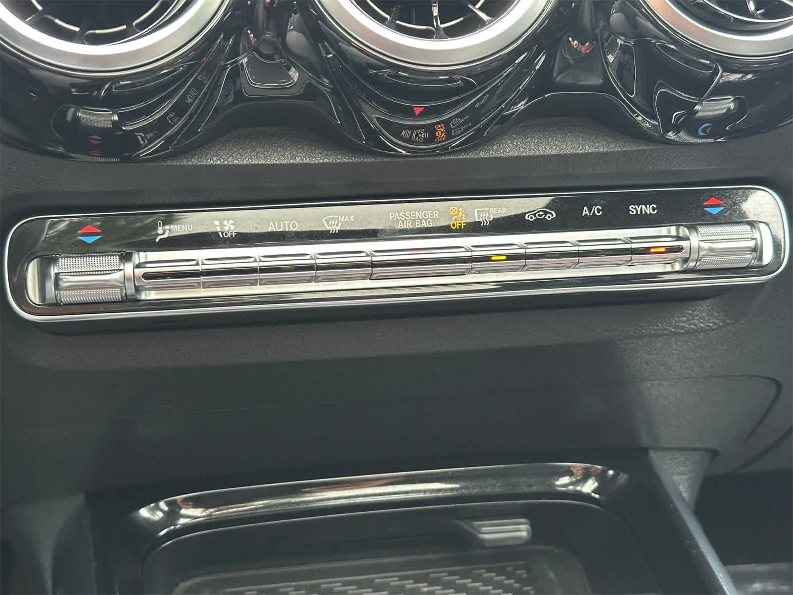 Thumbnail: 2020 Mercedes-Benz GLB - 20