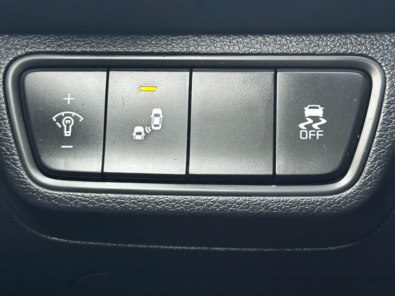 Thumbnail: 2022 Kia Forte - 21