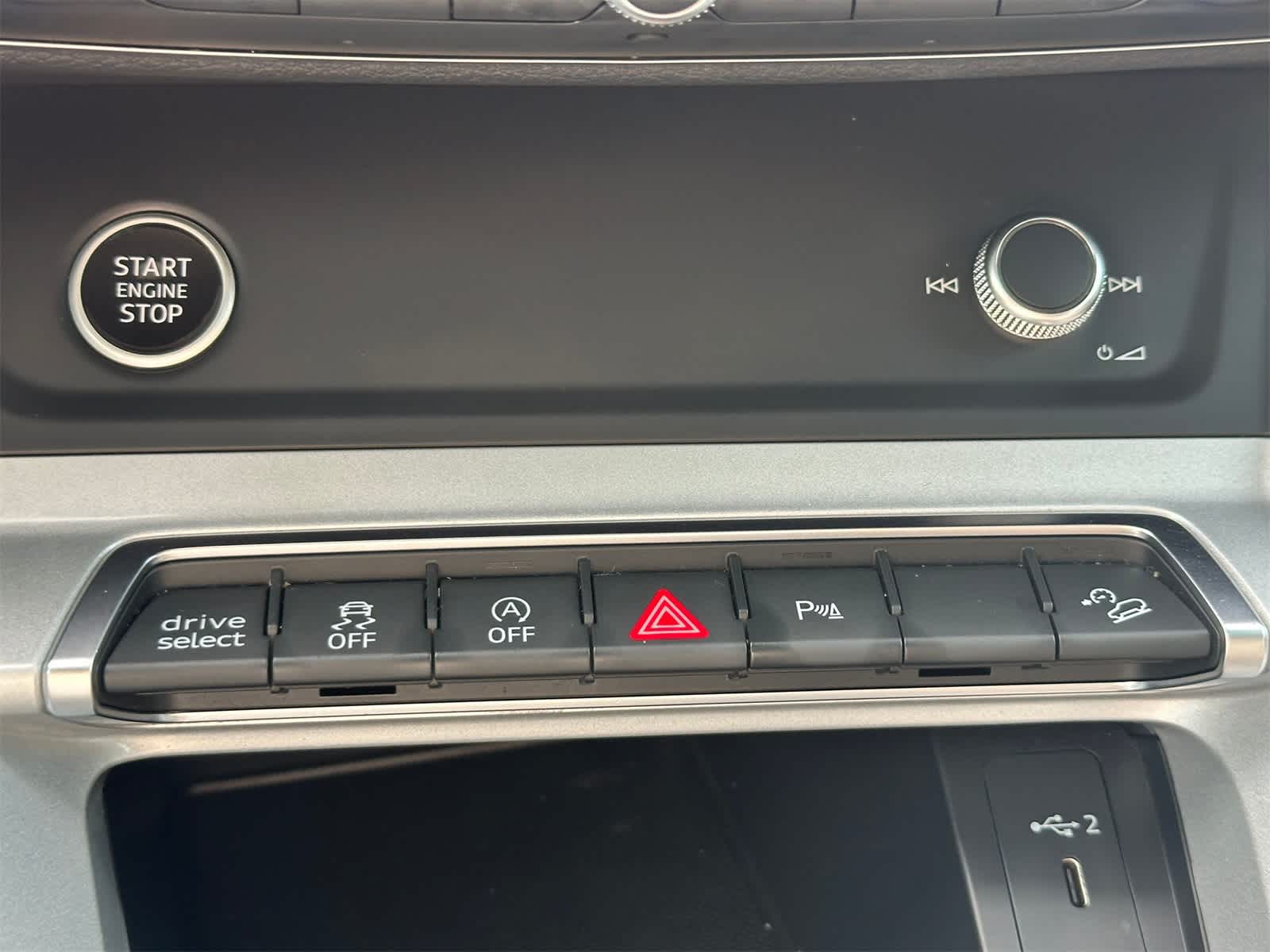 Thumbnail: 2023 Audi Q3 - 19