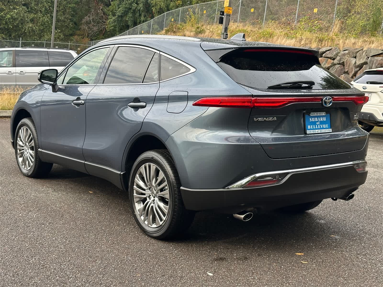 2022 Toyota Venza XLE photo 3