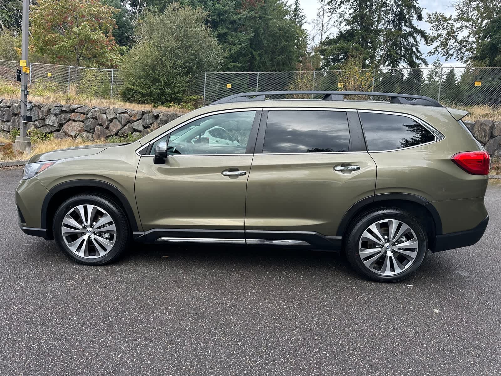 2022 Subaru Ascent Touring photo 2