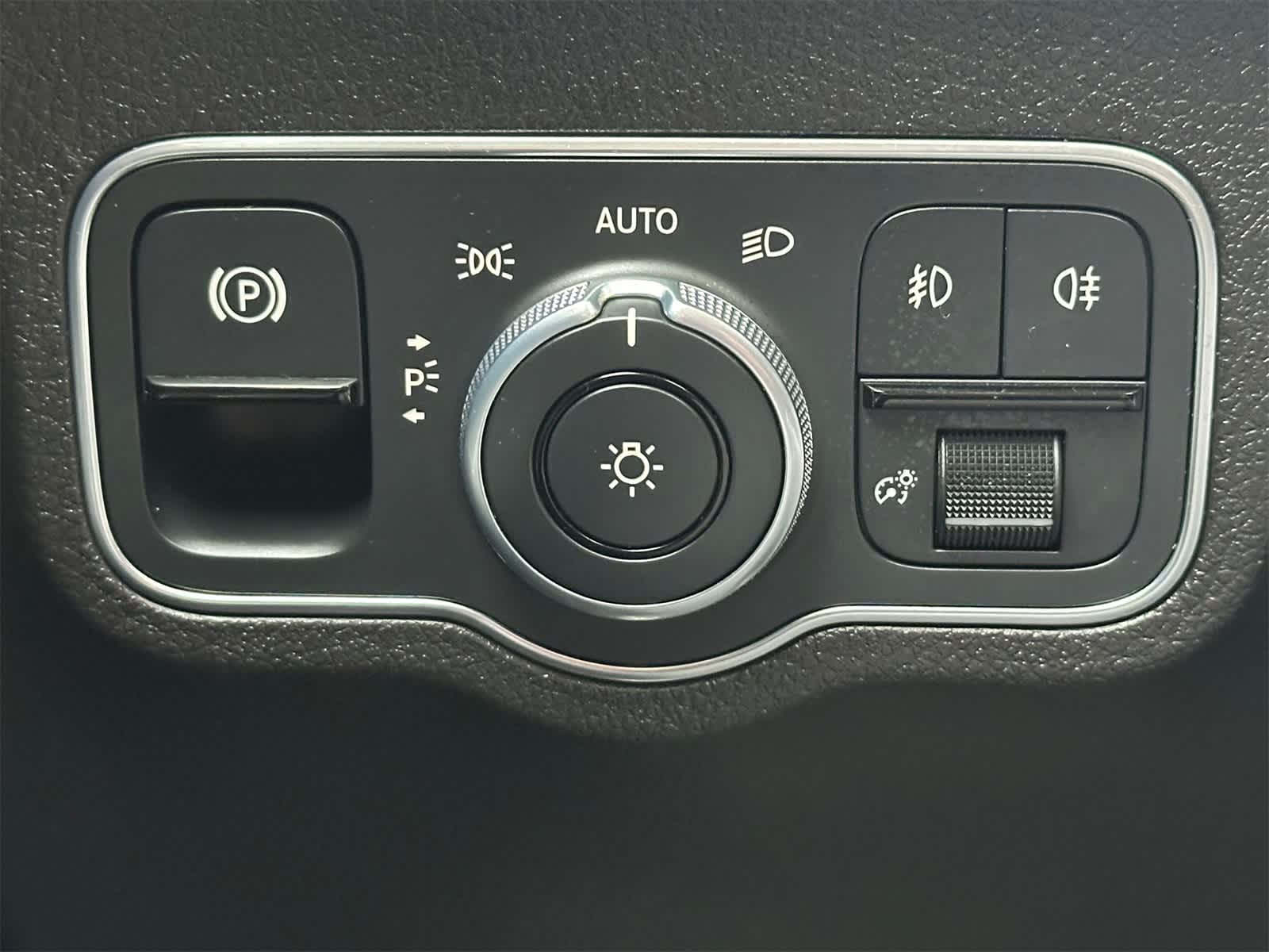 Thumbnail: 2020 Mercedes-Benz GLB - 23