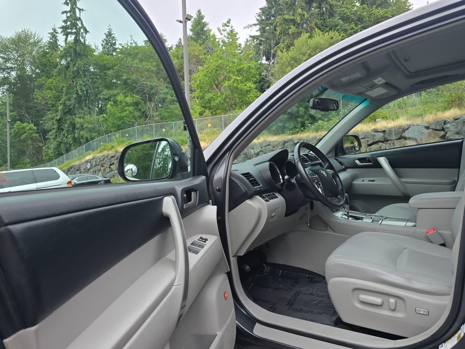 2011 Toyota Highlander SE - Photo 19