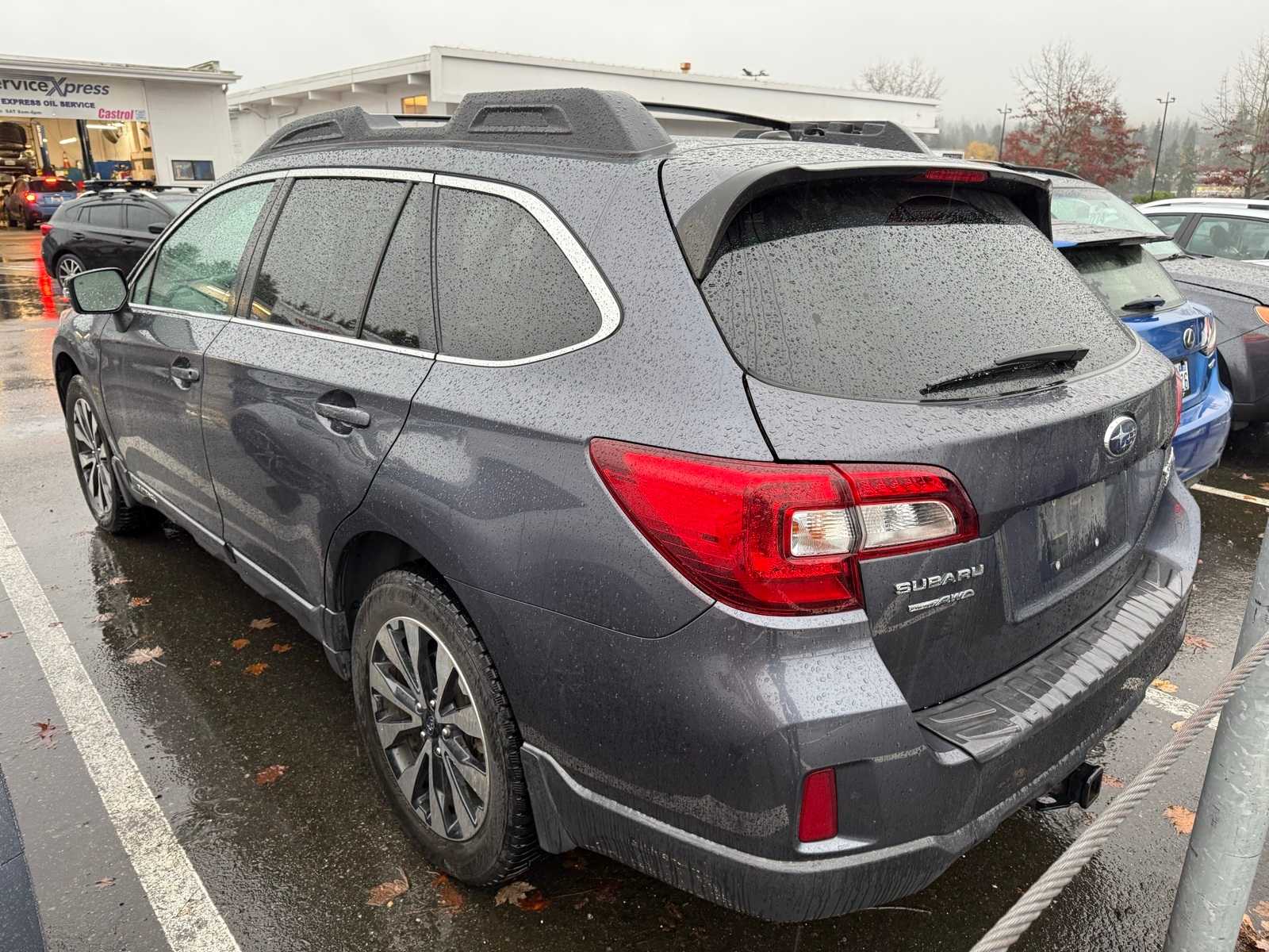 2015 Subaru Outback 3.6R Limited photo 2