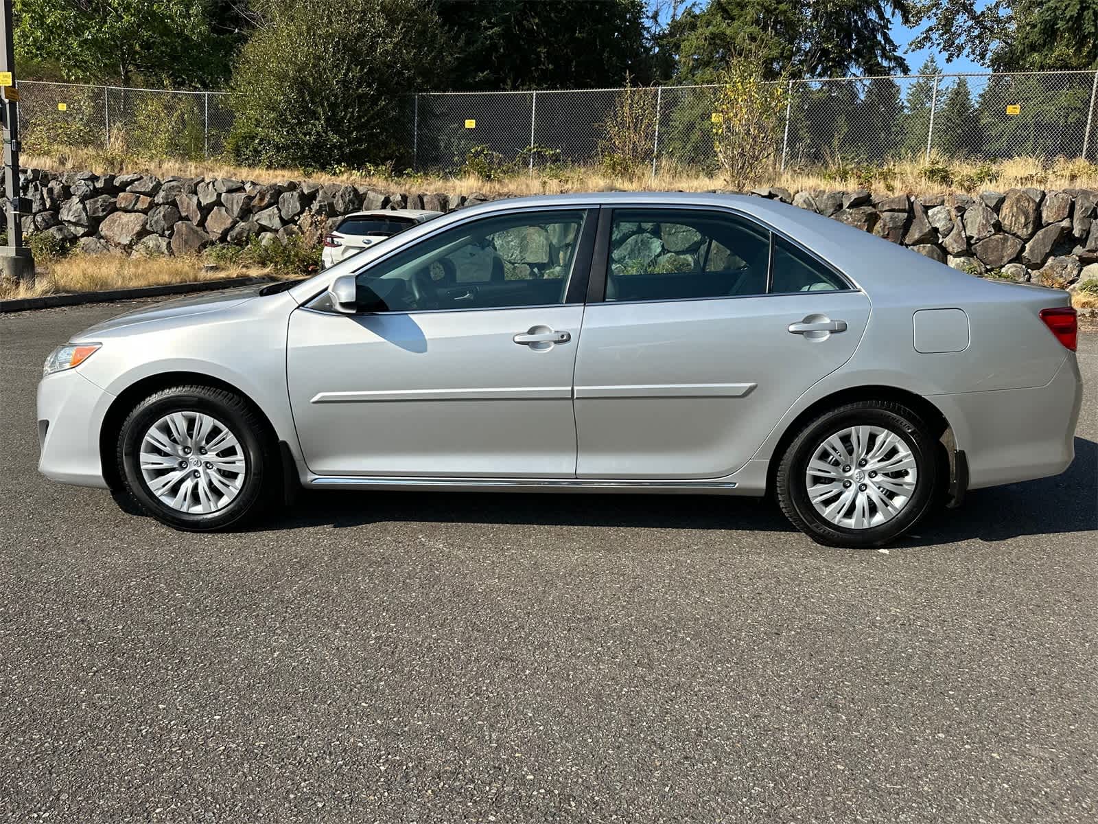 2013 Toyota Camry LE photo 2