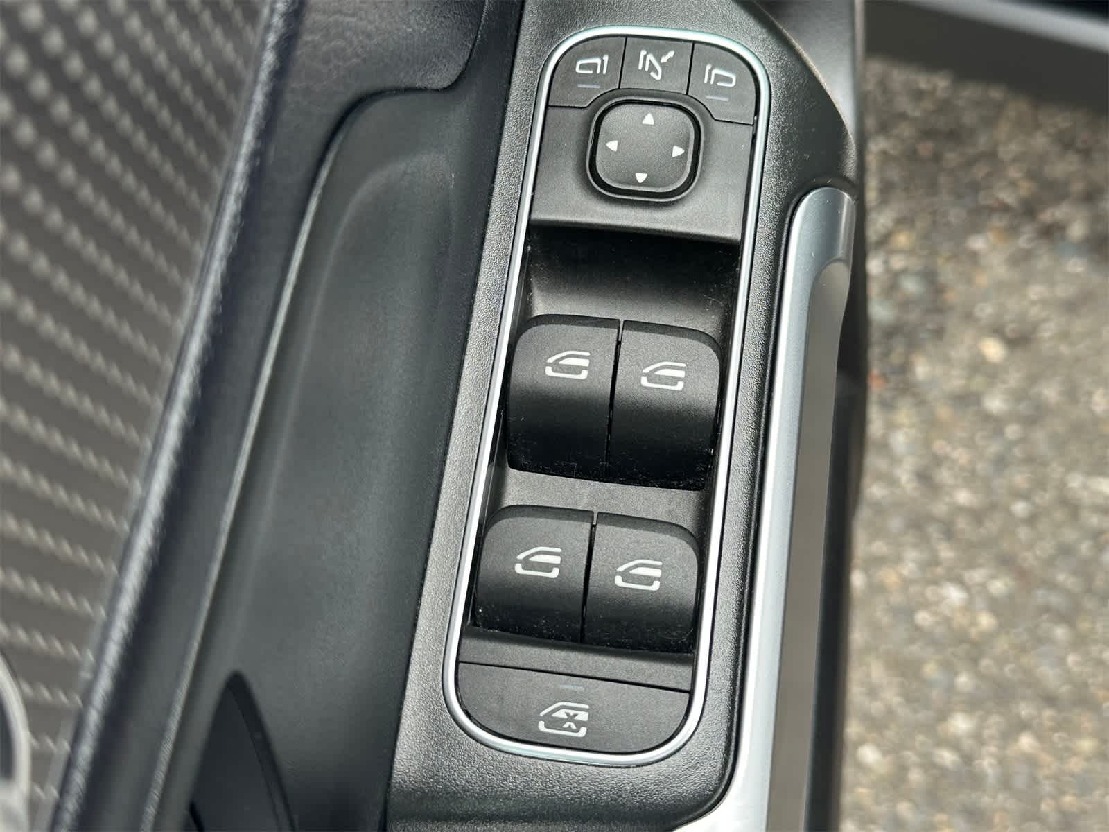 Thumbnail: 2020 Mercedes-Benz GLB - 15