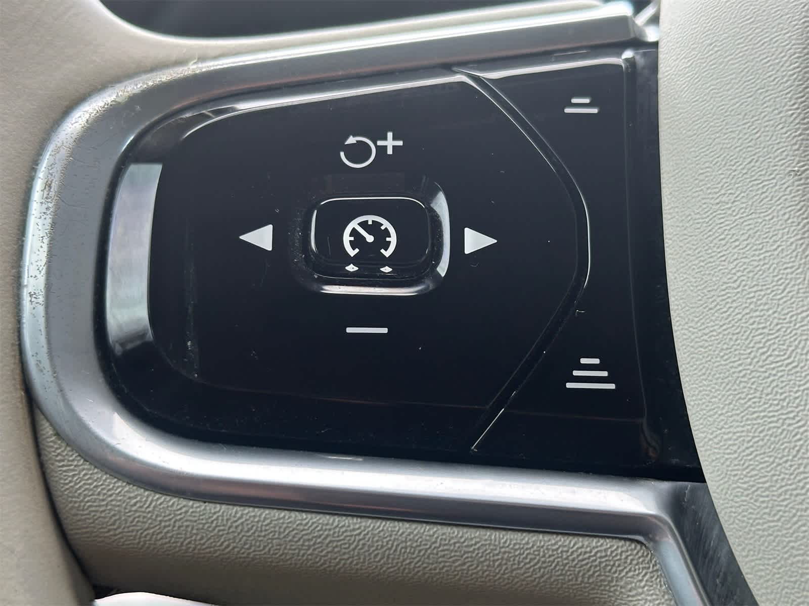 Thumbnail: 2017 Volvo S90 - 26