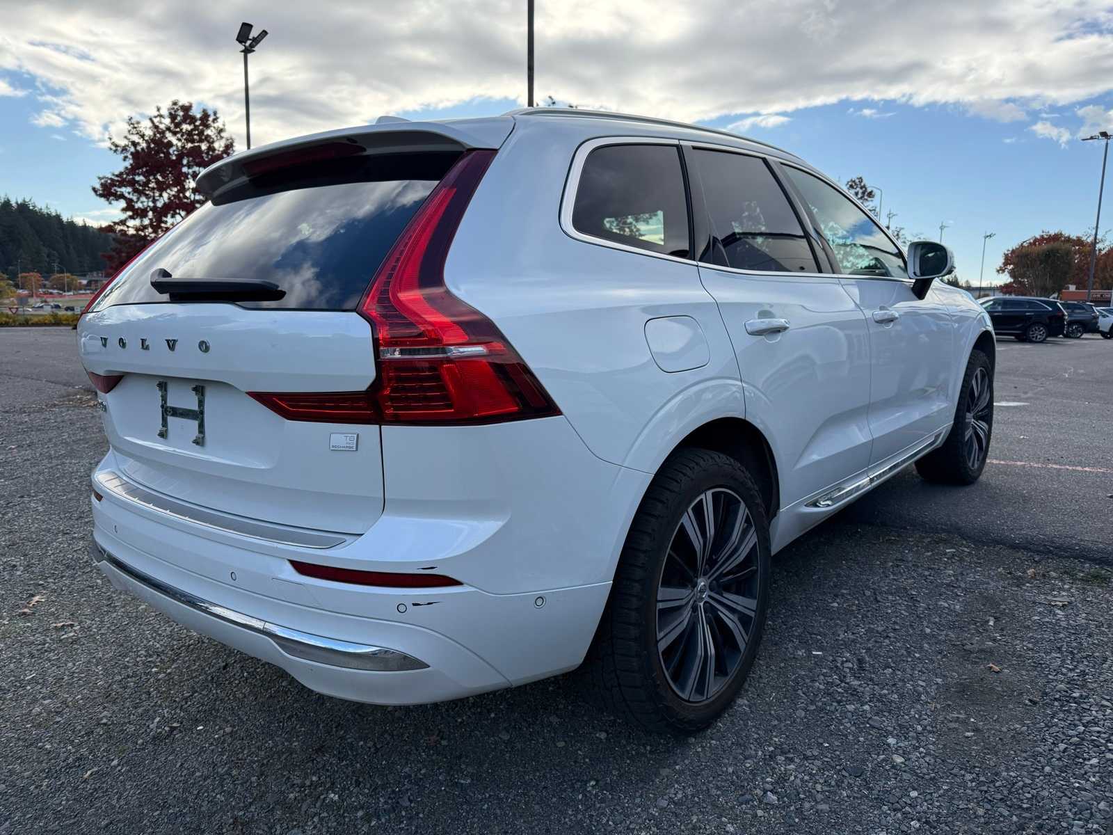 2022 Volvo XC60 Recharge Hybrid eAWD Inscription photo 3