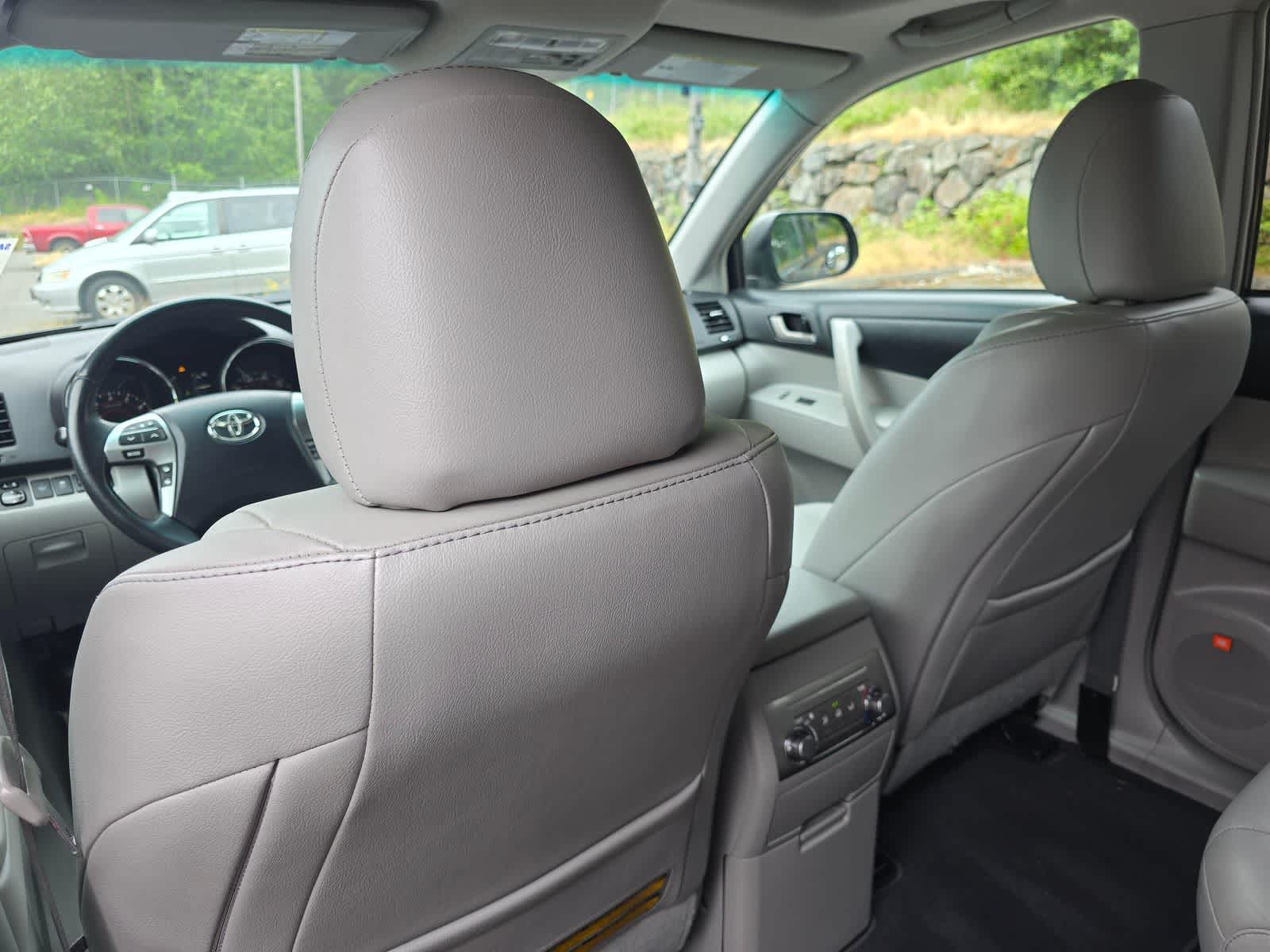 2011 Toyota Highlander SE - Photo 10