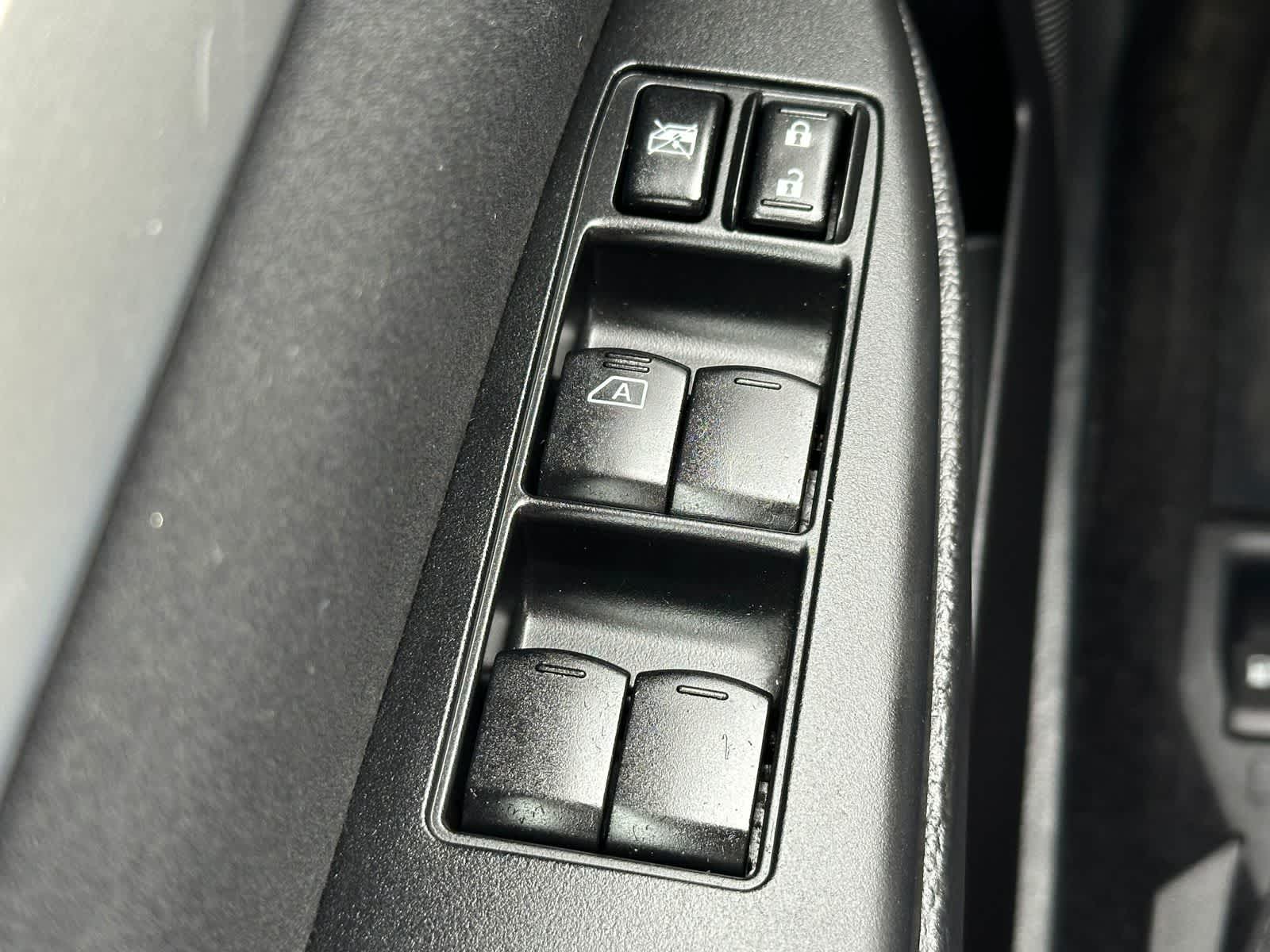 Thumbnail: 2010 Subaru Legacy - 27