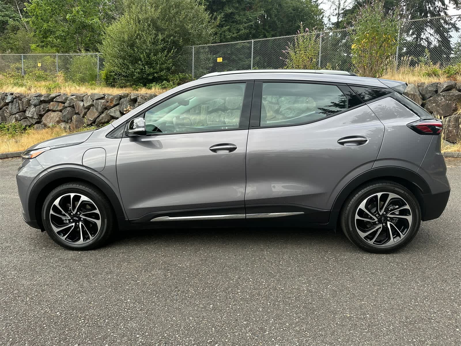 Used 2022 Chevrolet Bolt EUV Premier with VIN 1G1FZ6S04N4134177 for sale in Bellevue, WA