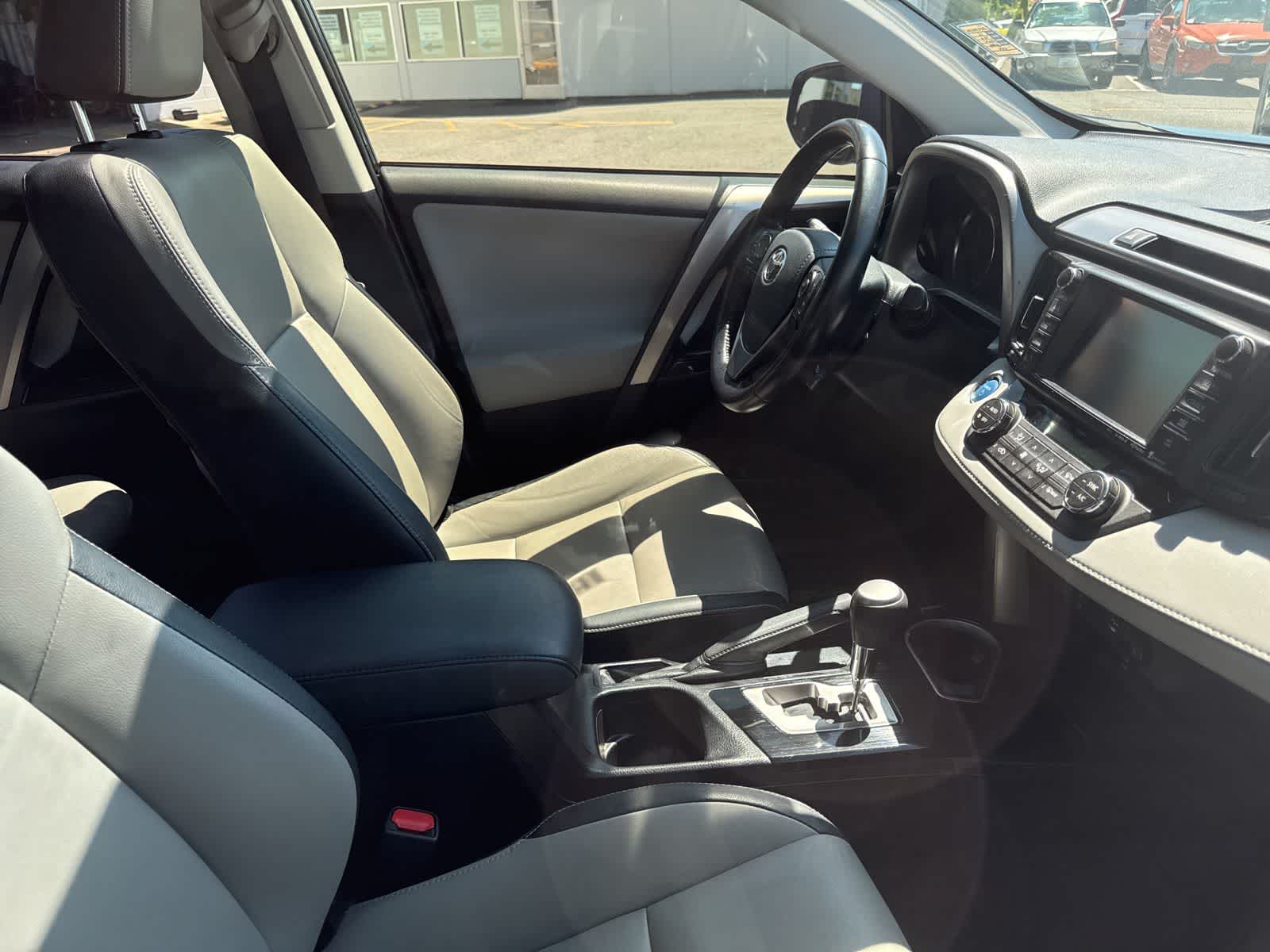 Thumbnail: 2016 Toyota RAV4 - 6