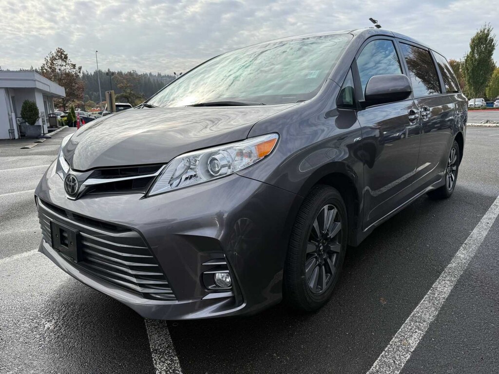 Used 2018 Toyota Sienna XLE Premium 7 Passenger Van Passenger Van