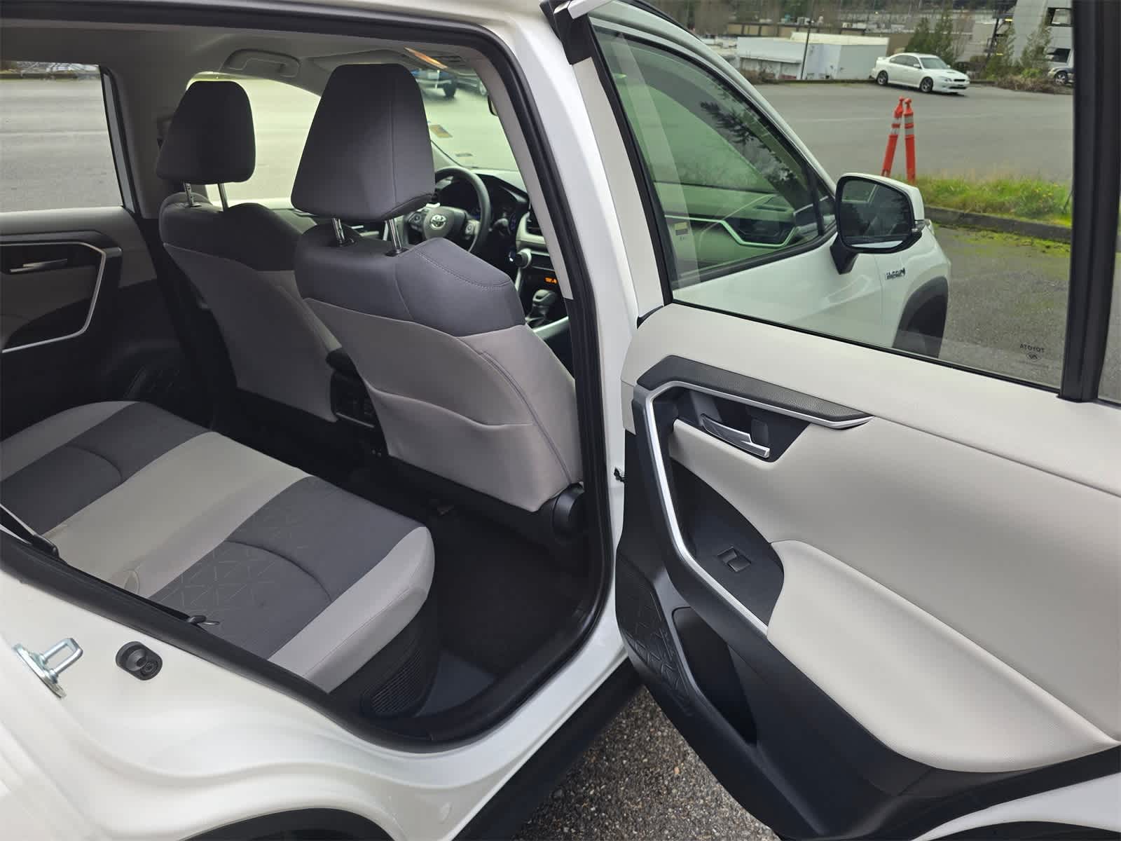 Thumbnail: 2020 Toyota RAV4 - 25