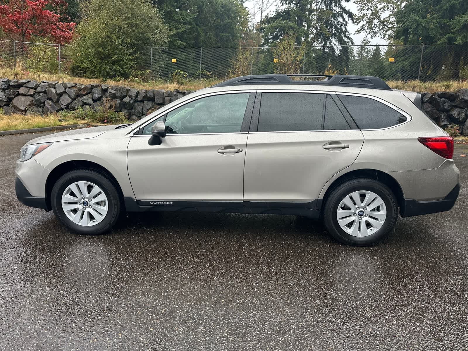 2019 Subaru Outback 2.5i Premium photo 2