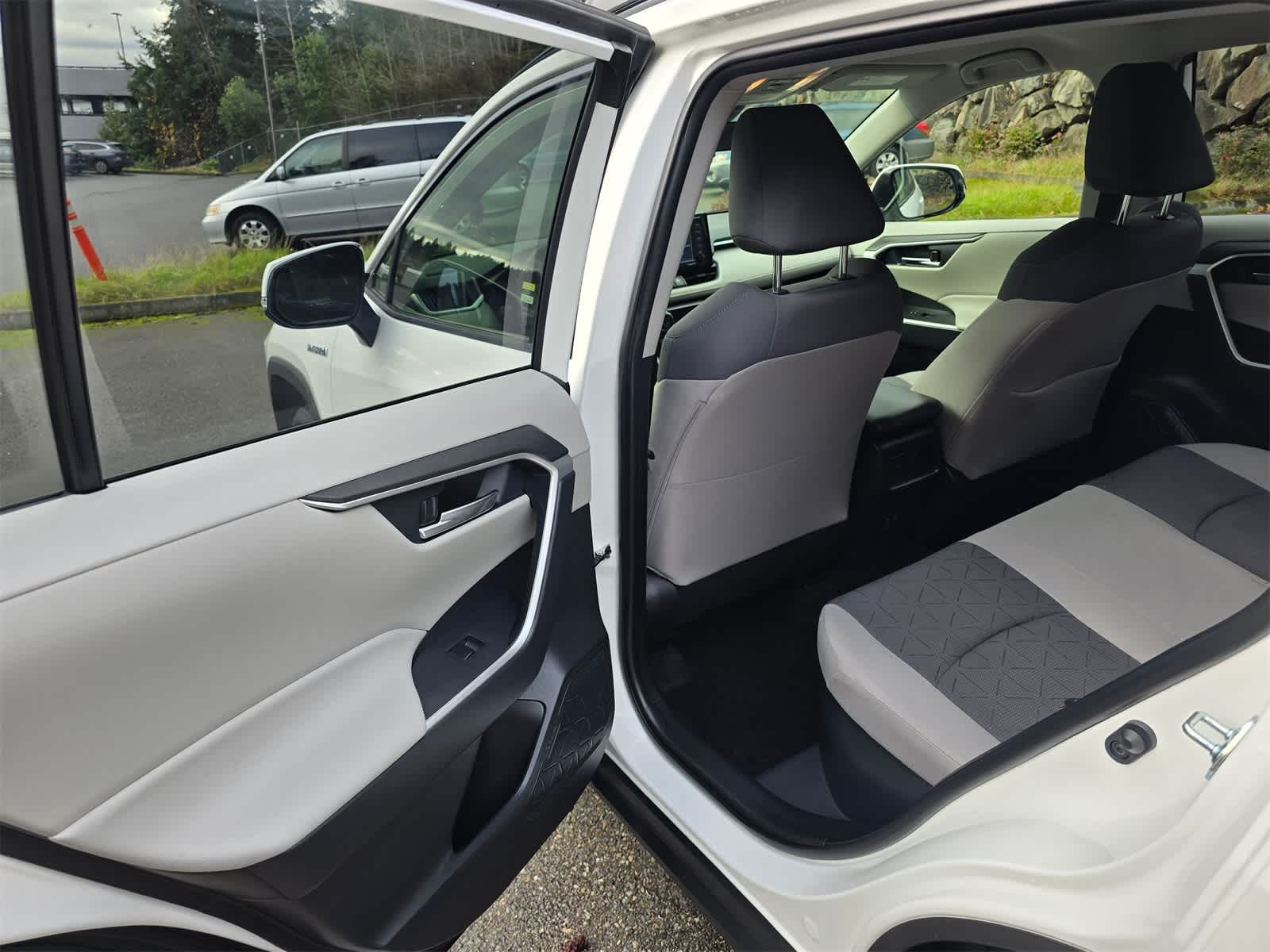 Thumbnail: 2020 Toyota RAV4 - 23