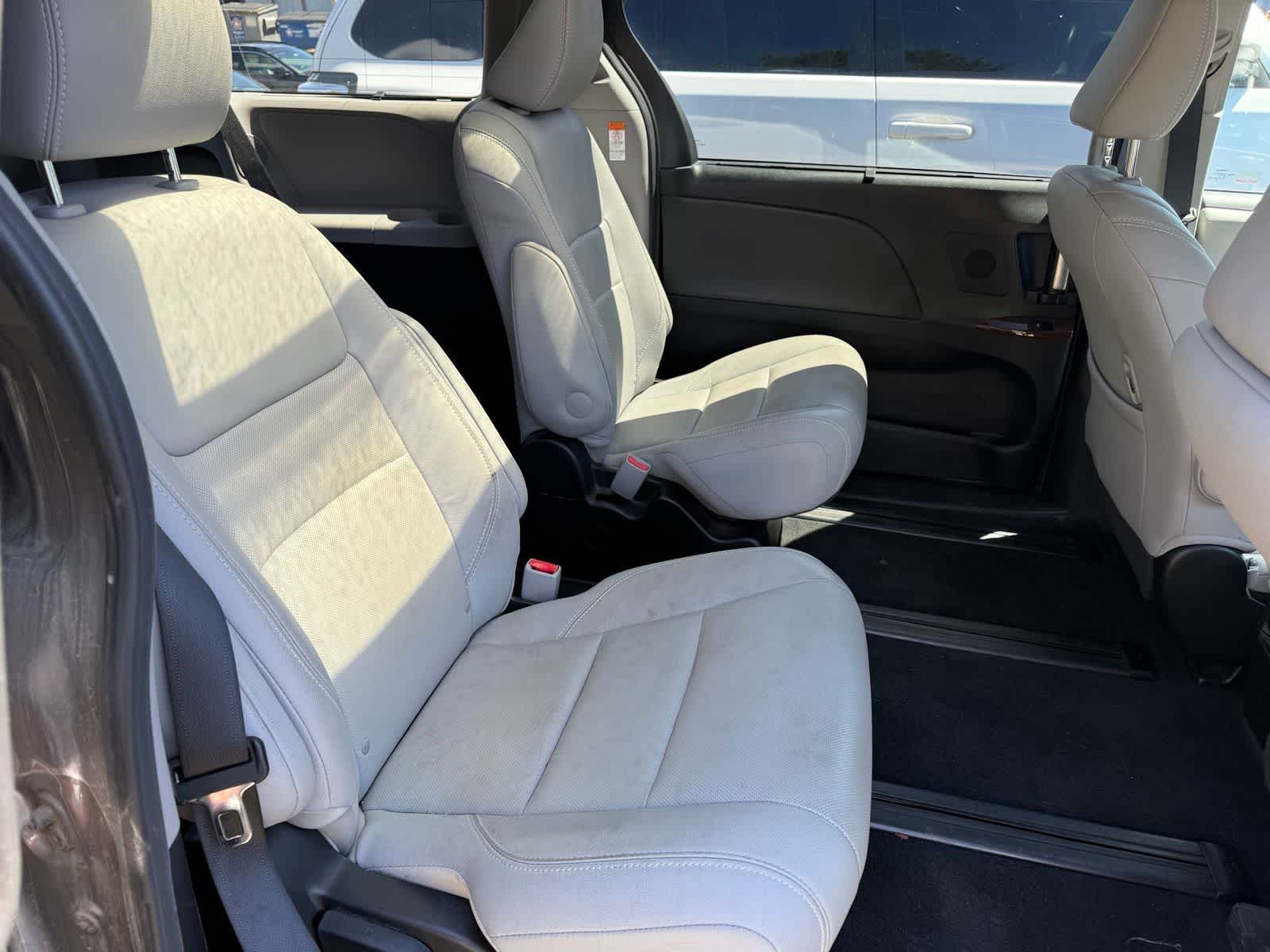 Thumbnail: 2017 Toyota Sienna - 7