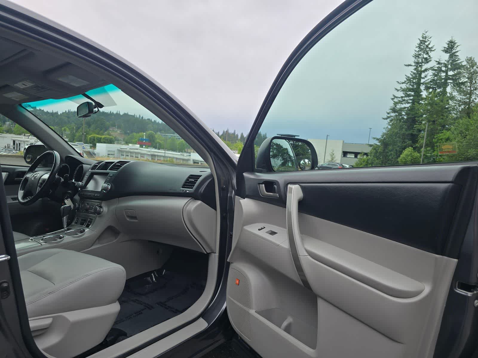 2011 Toyota Highlander SE - Photo 17