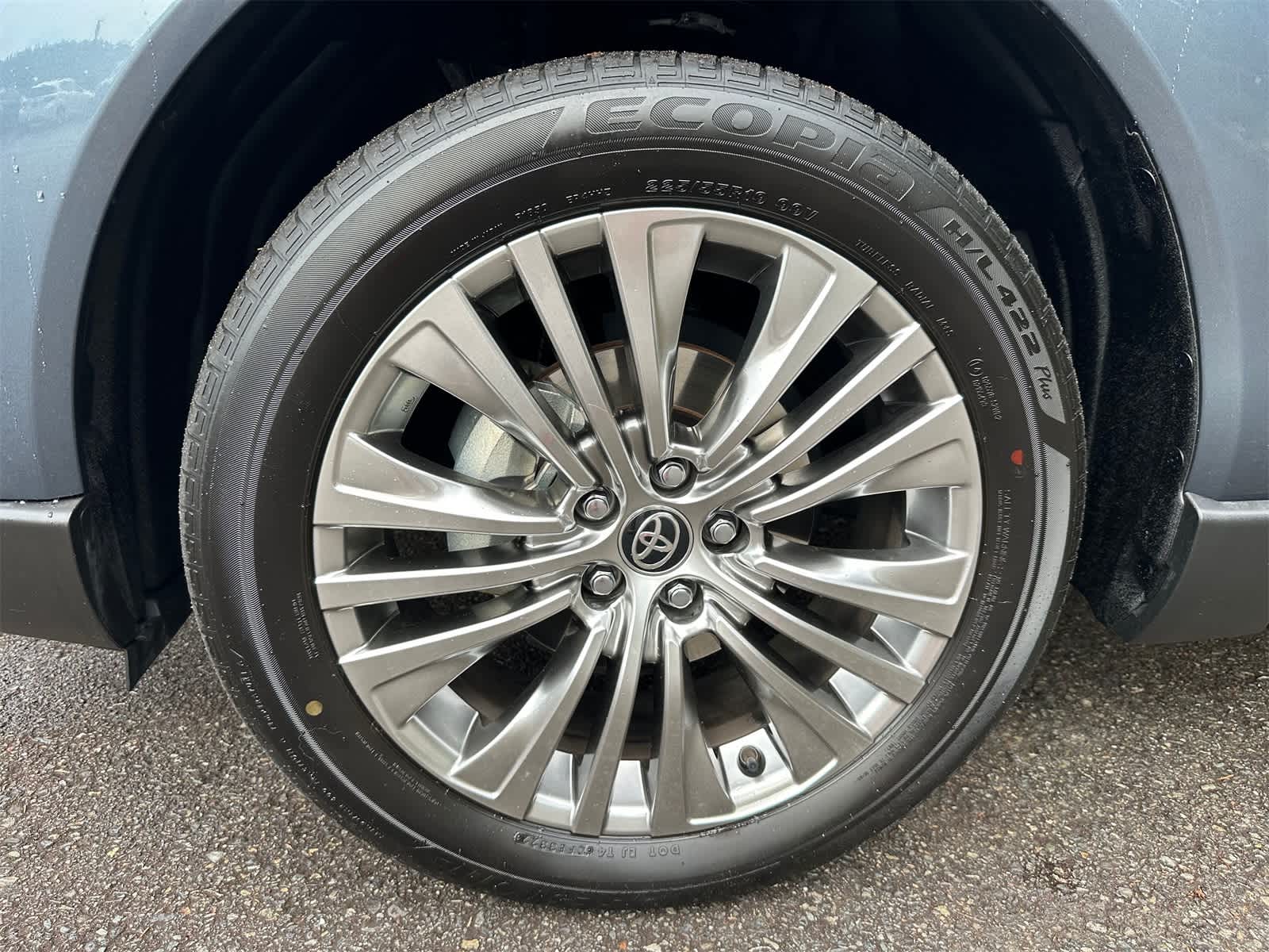 Thumbnail: 2022 Toyota Venza - 8