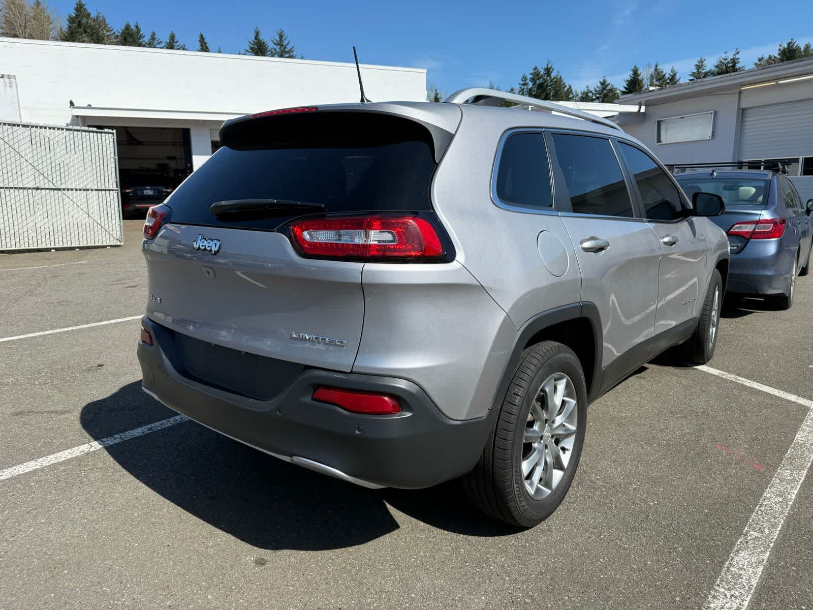 Thumbnail: 2018 Jeep Cherokee - 3