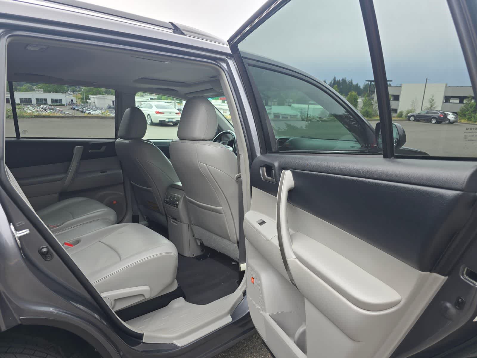 2011 Toyota Highlander SE - Photo 15