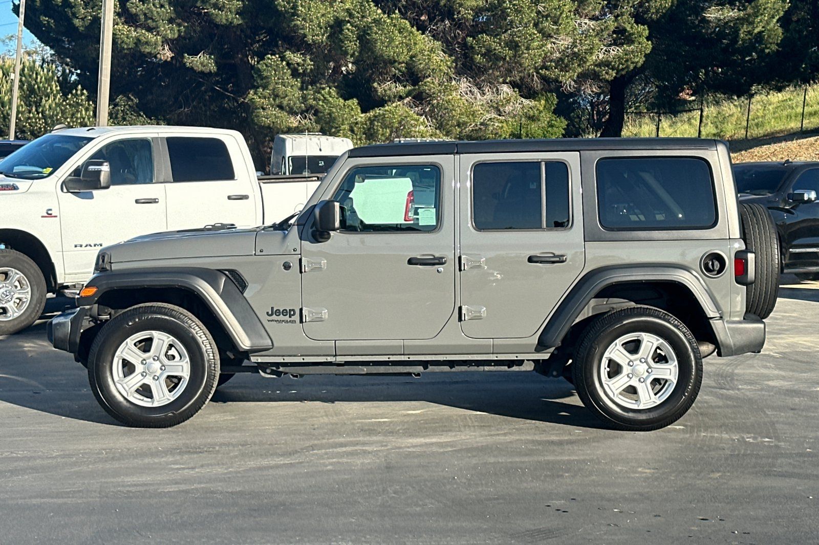 2022 Jeep Wrangler Unlimited Sport S photo 3