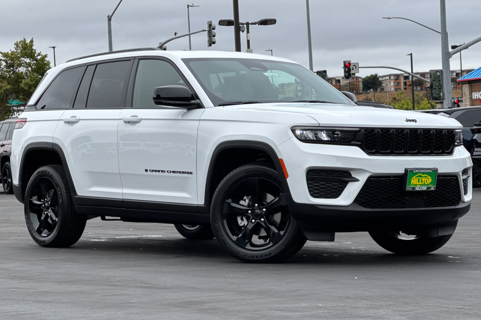2025 Jeep Grand Cherokee Altitude photo 2