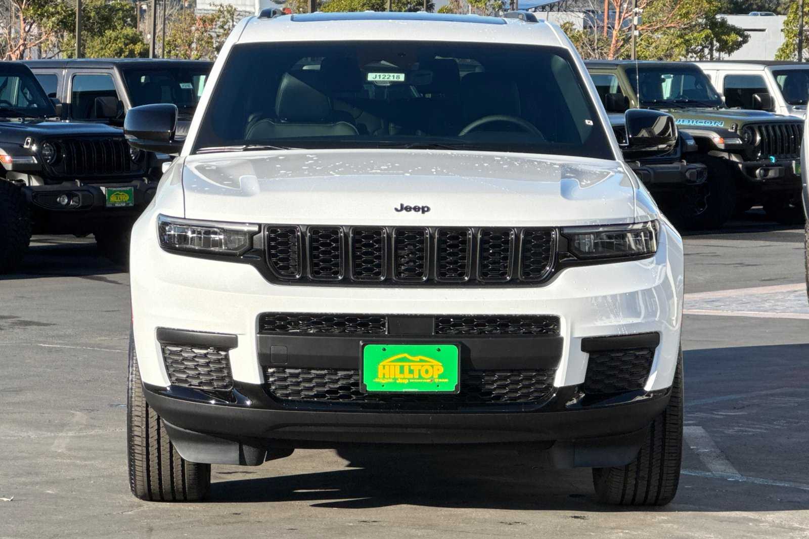 2025 Jeep Grand Cherokee Altitude photo 3