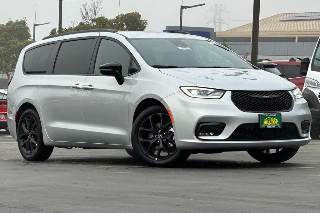 New 2026 Chrysler Pacifica SELECT Passenger Van