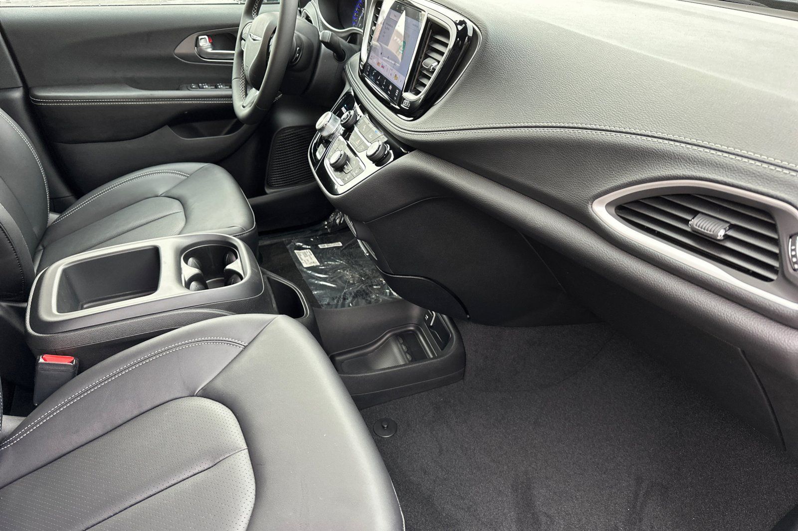 2026 Chrysler Pacifica Select - Photo 21