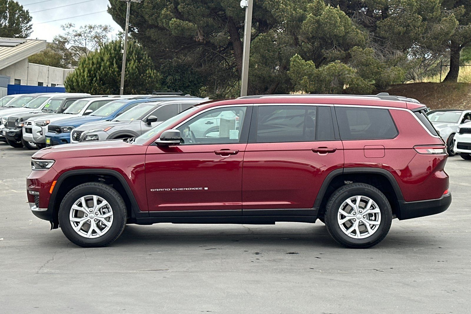 2022 Jeep Grand Cherokee L Limited photo 3
