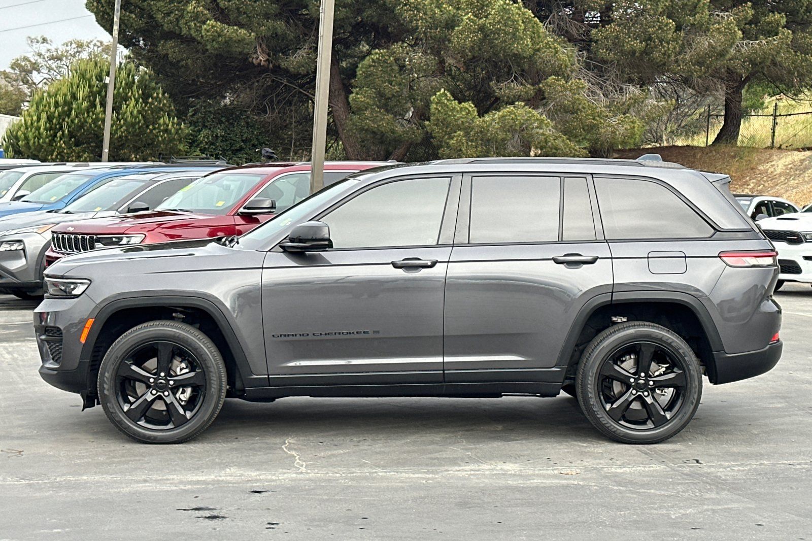 2023 Jeep Grand Cherokee Altitude X photo 3
