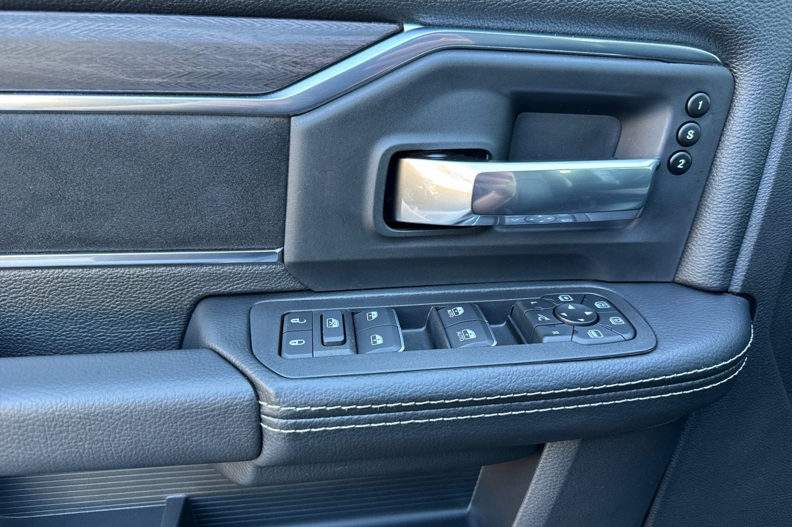 2026 RAM 2500 Laramie - Photo 13