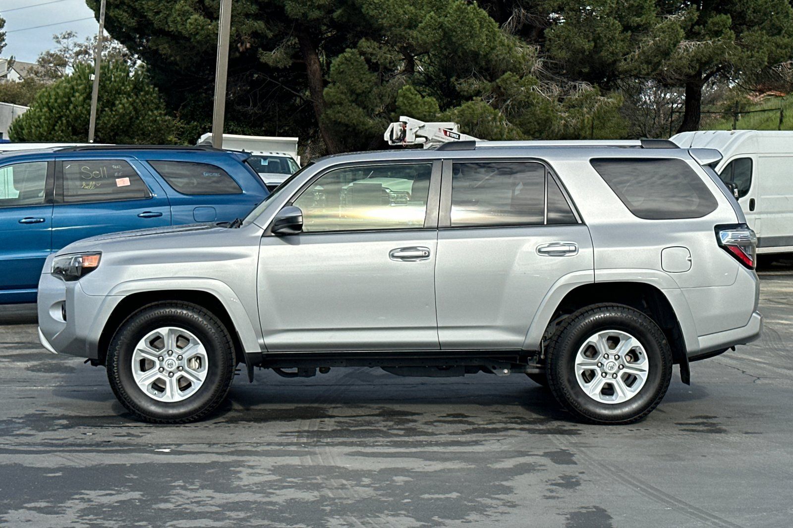2023 Toyota 4Runner SR5 photo 3