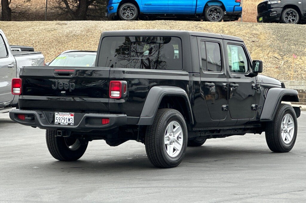 Used 2022 Jeep Gladiator Sport Truck