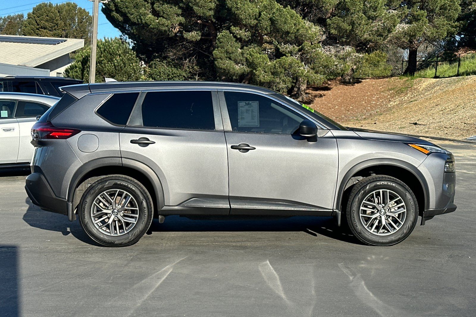 2021 Nissan Rogue S photo 2