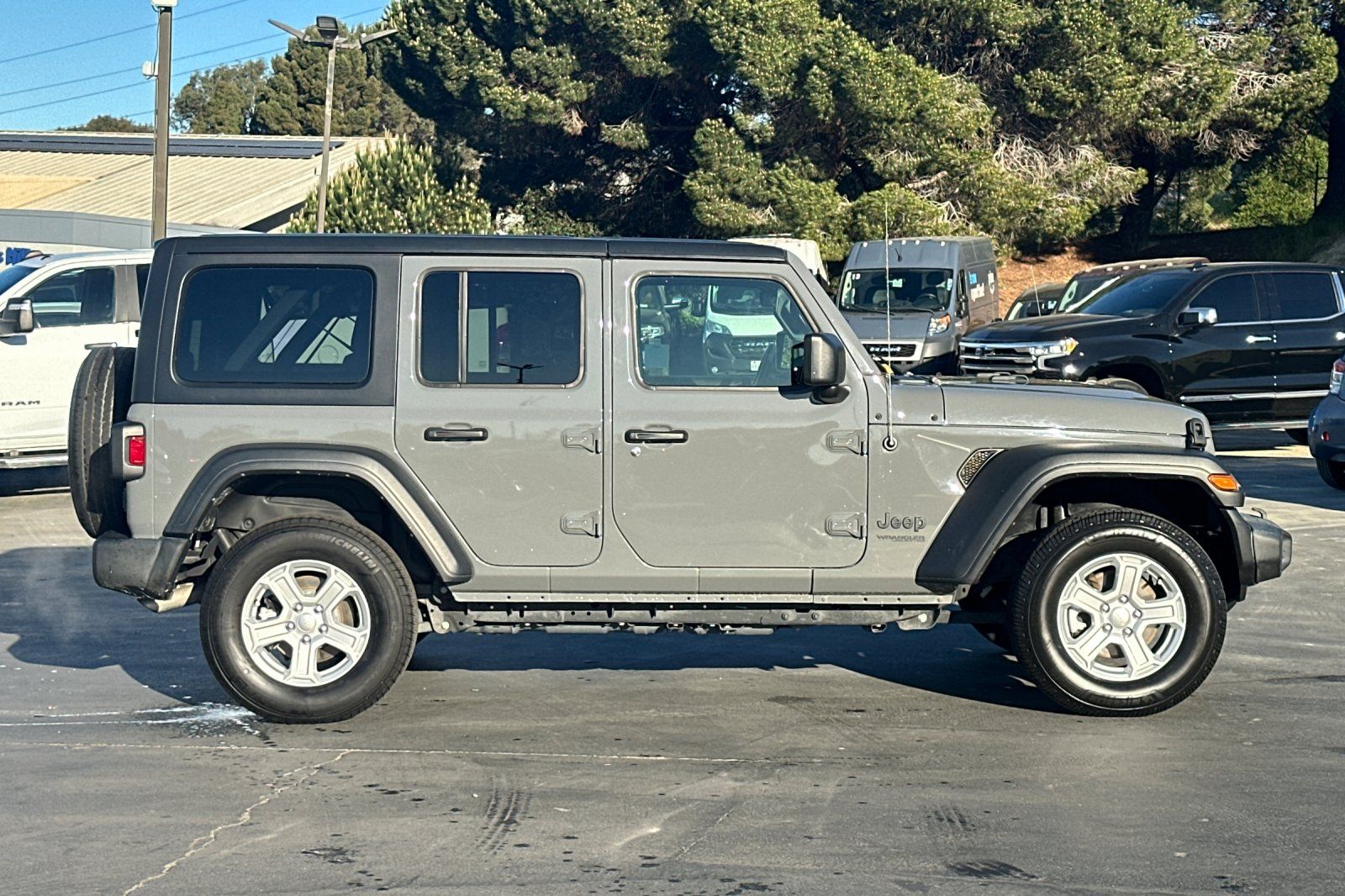 2022 Jeep Wrangler Unlimited Sport S photo 2