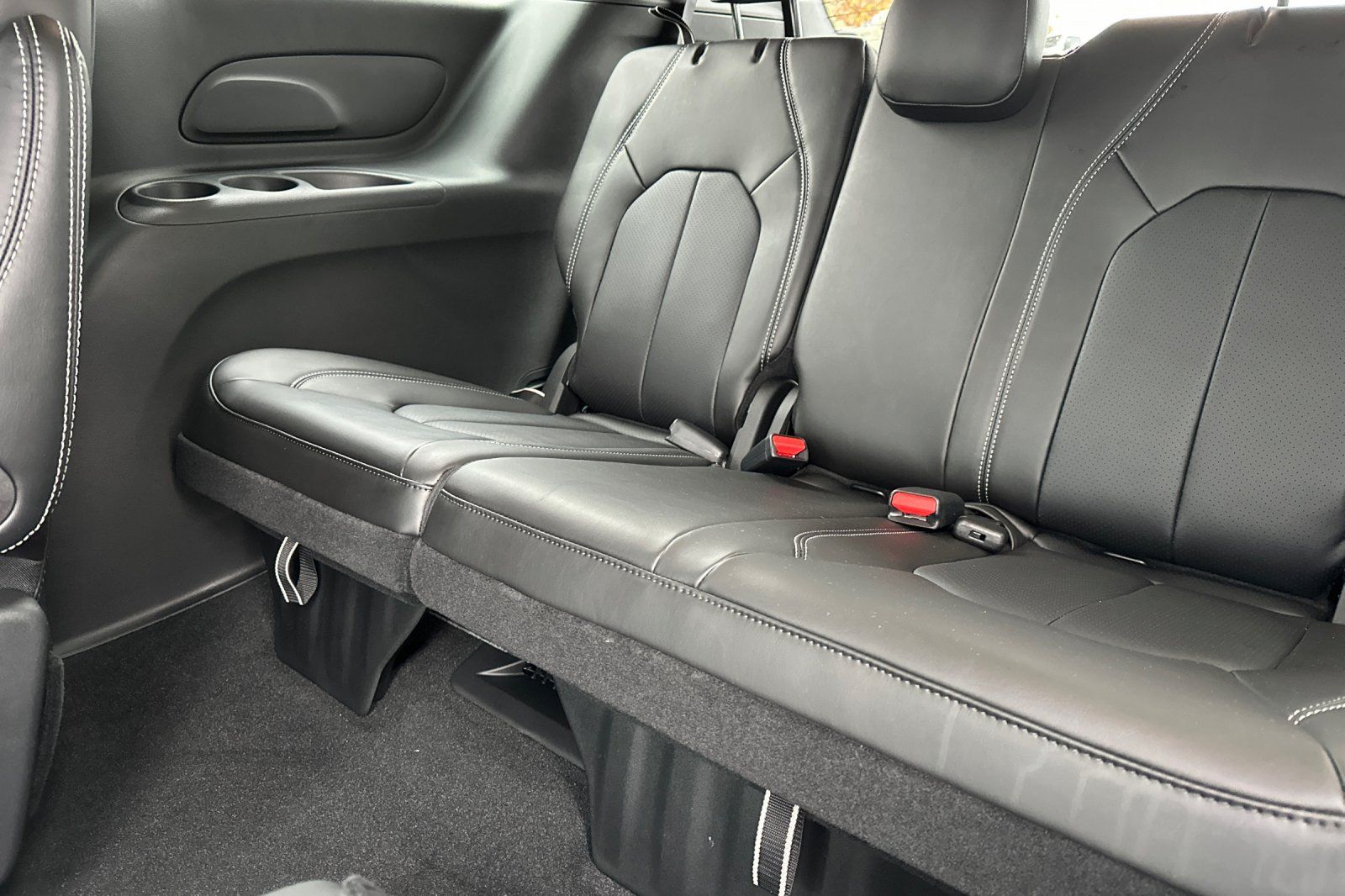 2026 Chrysler Pacifica Select - Photo 18