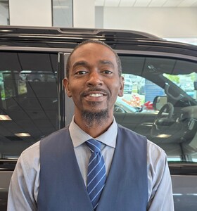 Staff member Michael Smith from ID_41e2df34a9fc